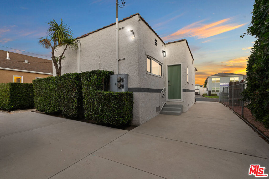 2225 Thurman Avenue, Los Angeles, CA 90016