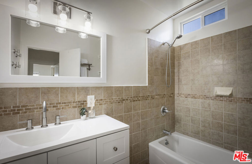 2225 Thurman Avenue, Los Angeles, CA 90016