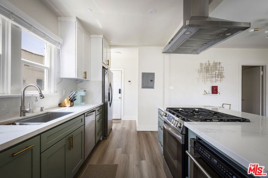 2225 Thurman Avenue, Los Angeles, CA 90016