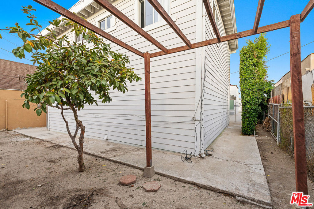 2225 Thurman Avenue, Los Angeles, CA 90016