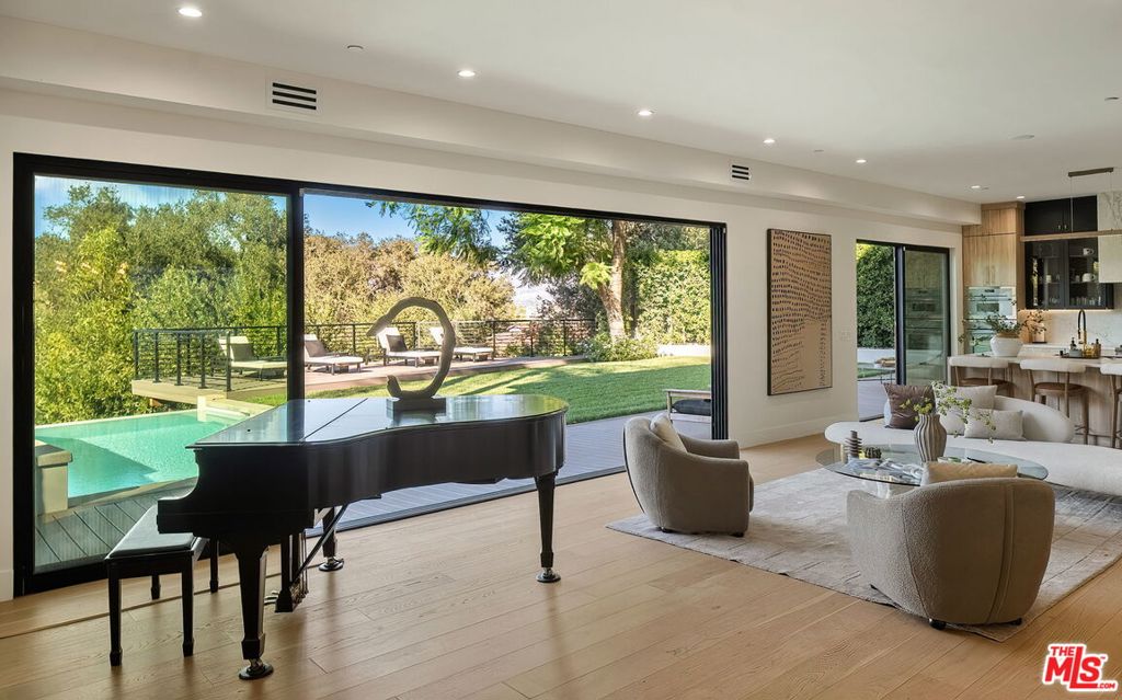 3208 Oakley Drive, Los Angeles, CA 90068