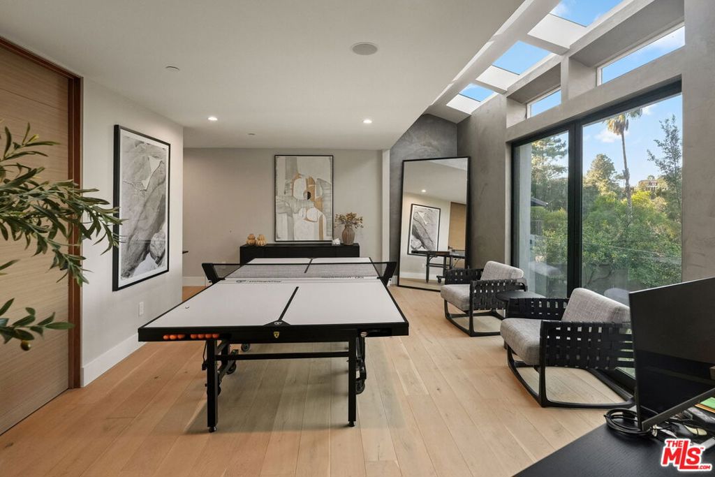 3208 Oakley Drive, Los Angeles, CA 90068