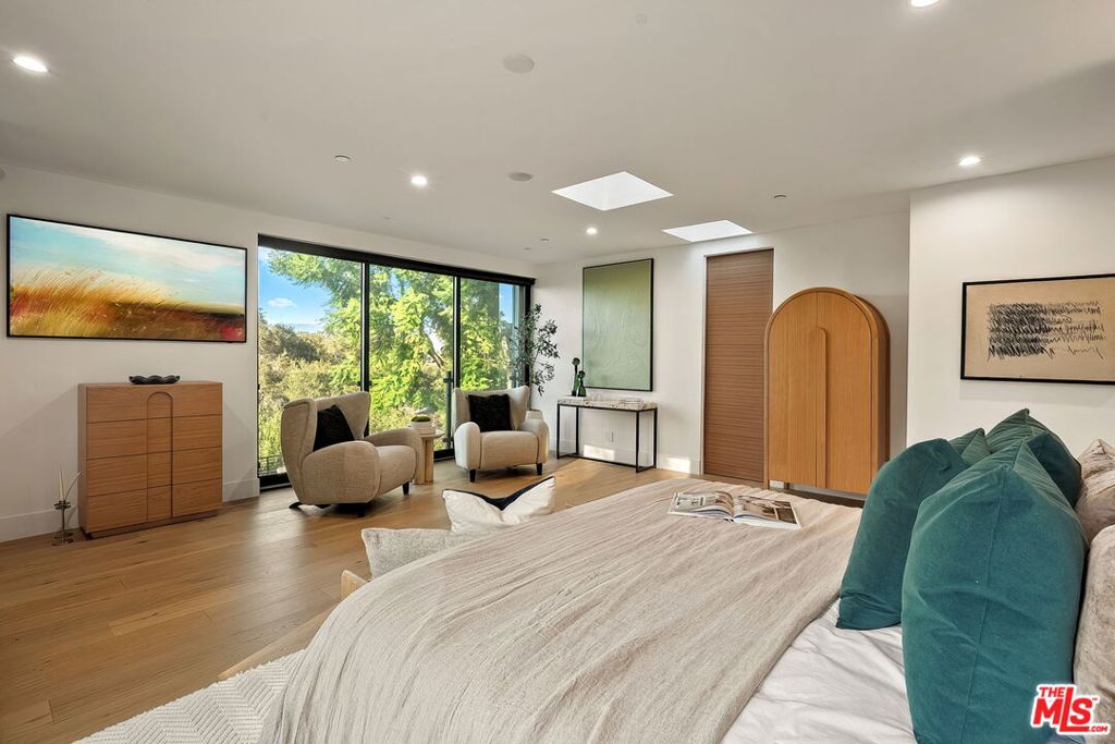 3208 Oakley Drive, Los Angeles, CA 90068