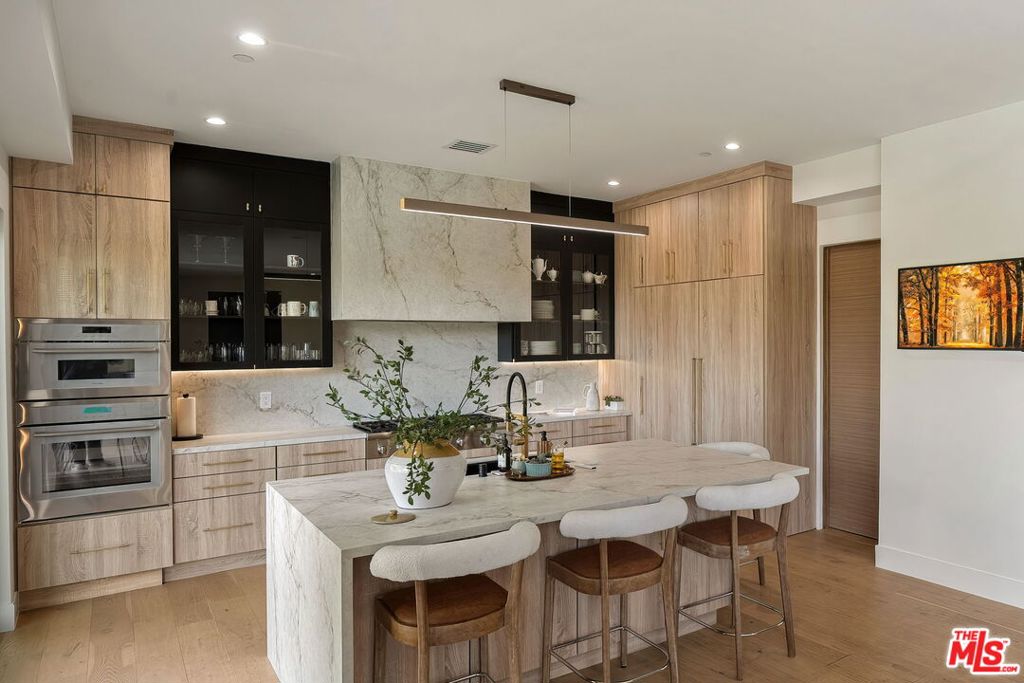 3208 Oakley Drive, Los Angeles, CA 90068