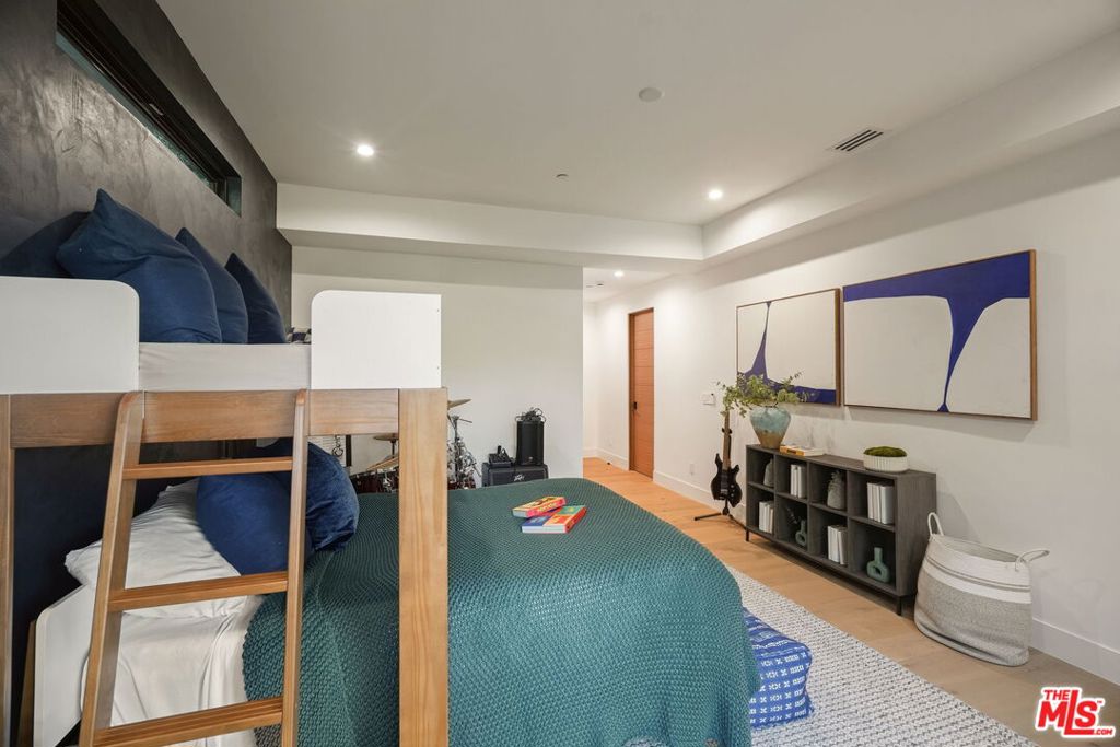 3208 Oakley Drive, Los Angeles, CA 90068