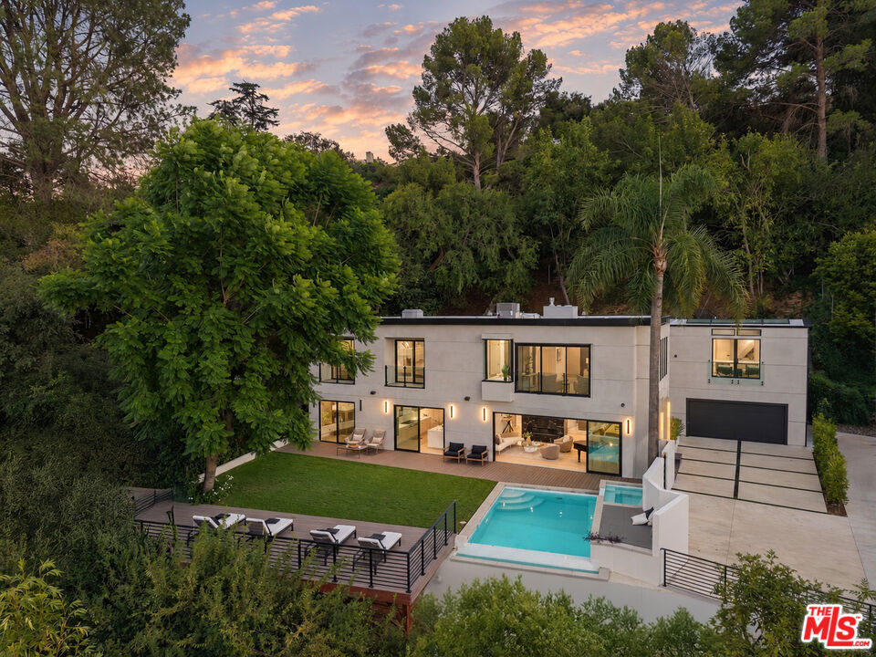 3208 Oakley Drive, Los Angeles, CA 90068
