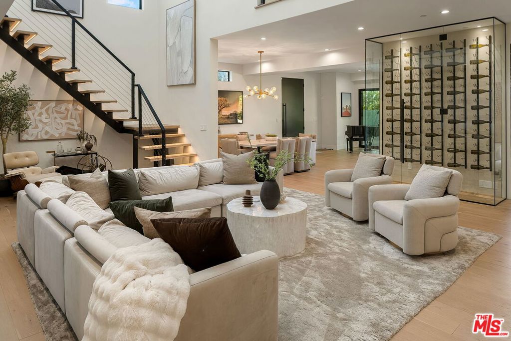 3208 Oakley Drive, Los Angeles, CA 90068