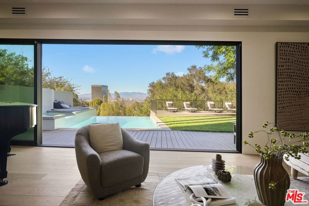 3208 Oakley Drive, Los Angeles, CA 90068