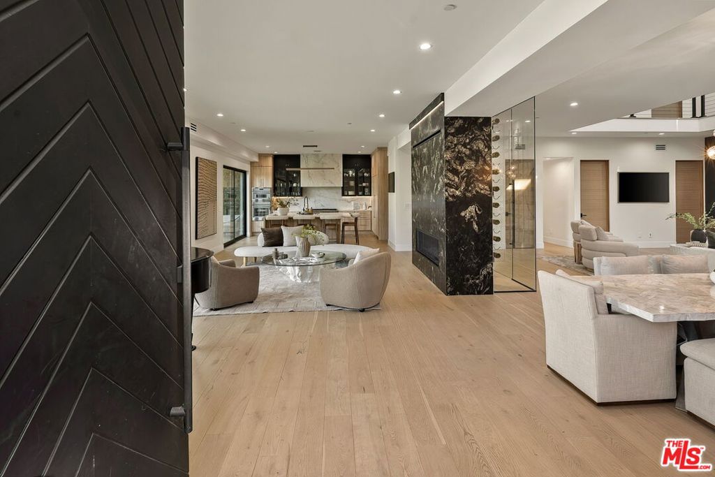 3208 Oakley Drive, Los Angeles, CA 90068