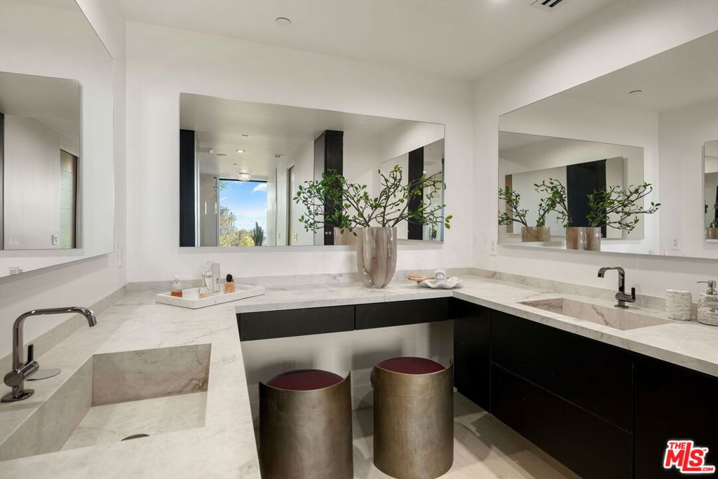 3208 Oakley Drive, Los Angeles, CA 90068