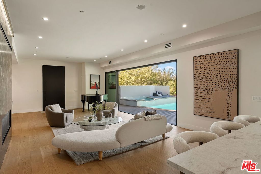 3208 Oakley Drive, Los Angeles, CA 90068