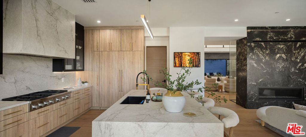 3208 Oakley Drive, Los Angeles, CA 90068
