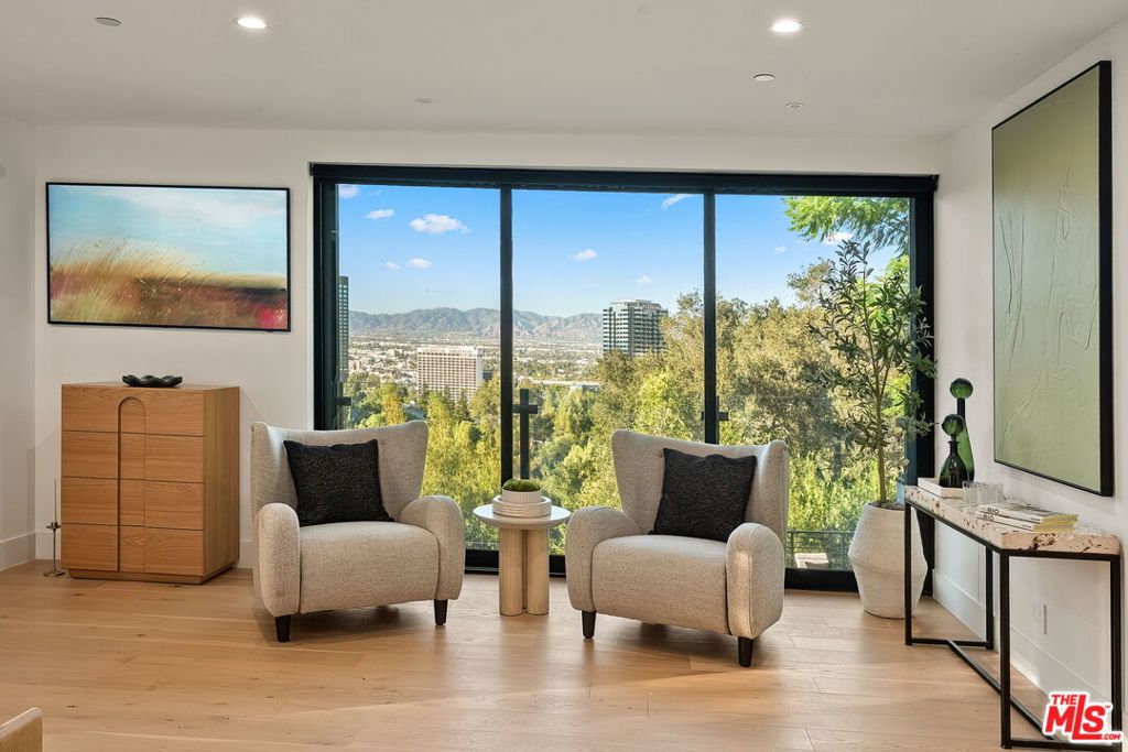 3208 Oakley Drive, Los Angeles, CA 90068