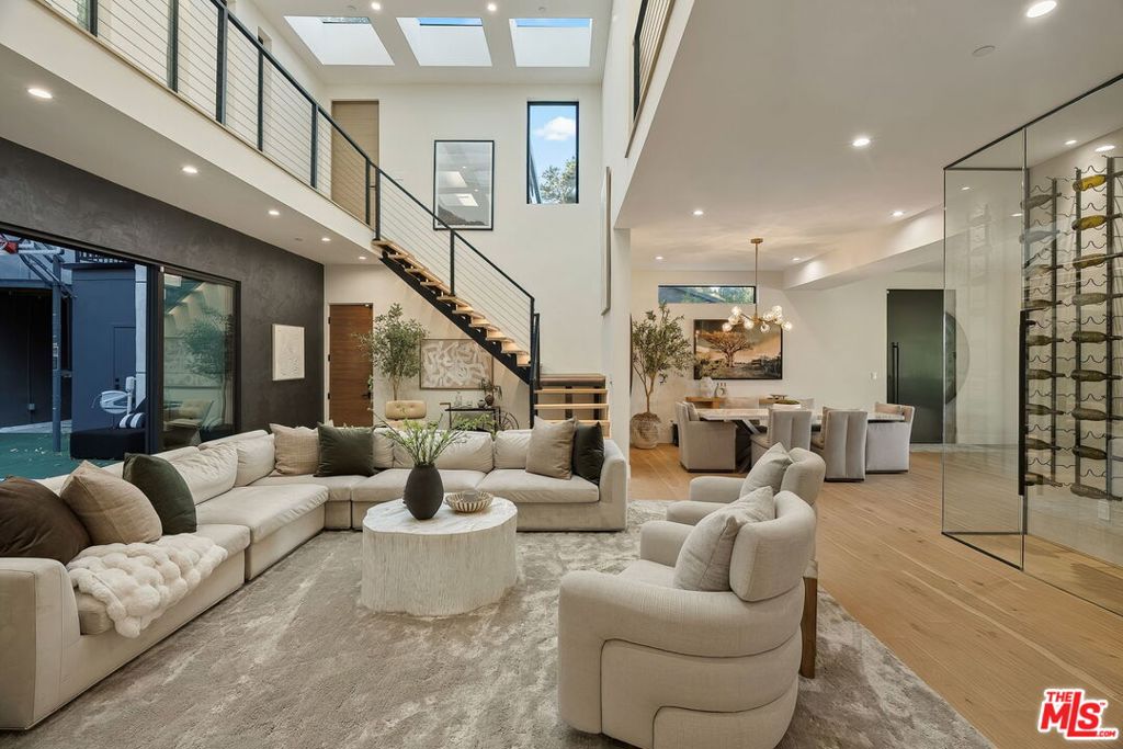 3208 Oakley Drive, Los Angeles, CA 90068