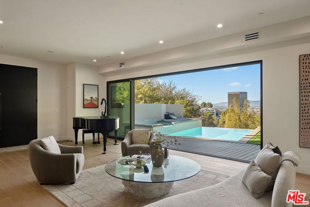 3208 Oakley Drive, Los Angeles, CA 90068