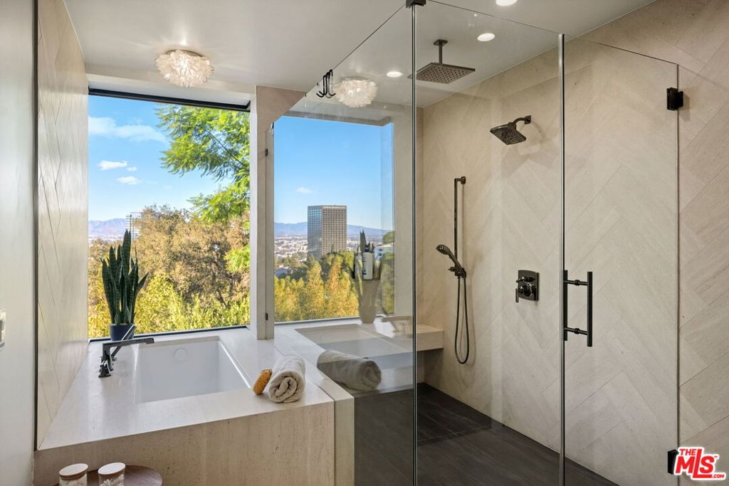 3208 Oakley Drive, Los Angeles, CA 90068