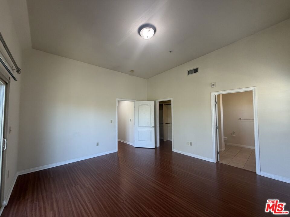 15024 Magnolia Boulevard, #101, Sherman Oaks, CA 91403