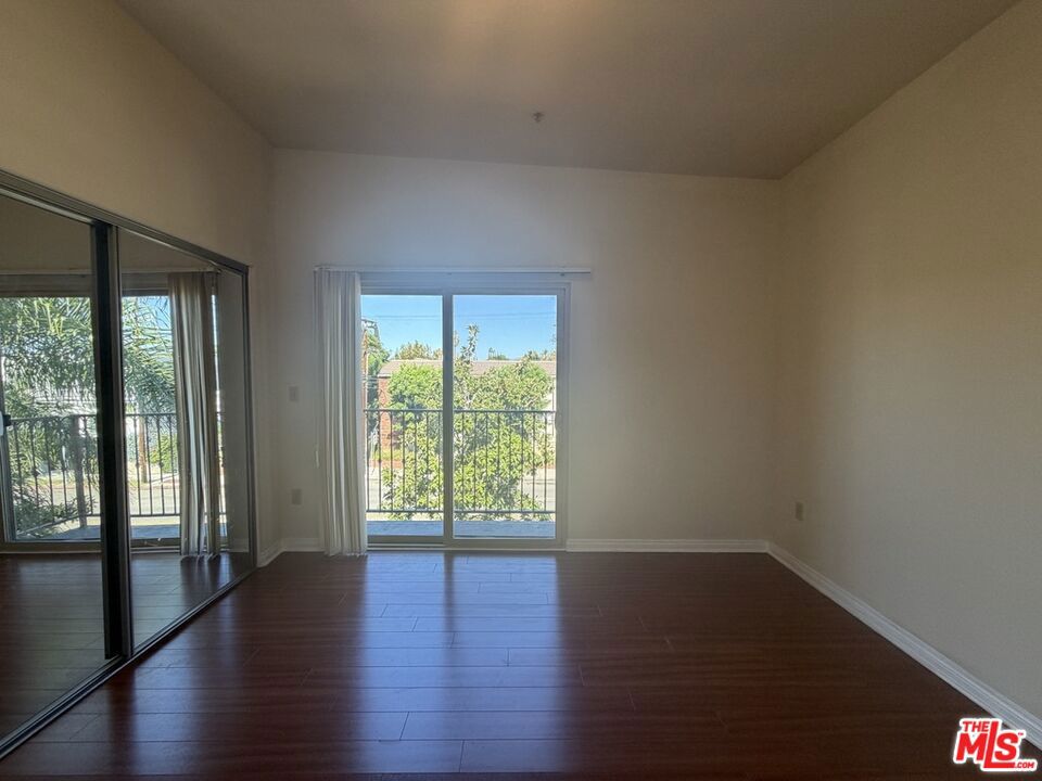 15024 Magnolia Boulevard, #101, Sherman Oaks, CA 91403