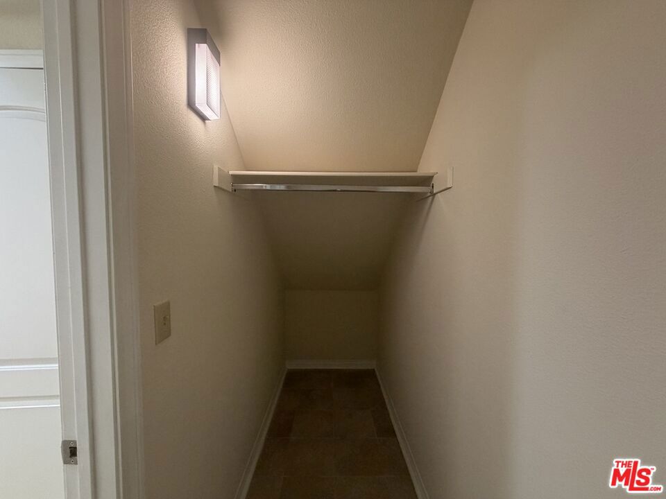 15024 Magnolia Boulevard, #101, Sherman Oaks, CA 91403
