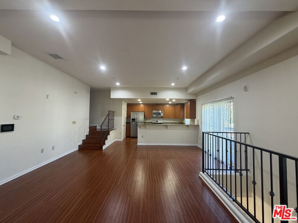 15024 Magnolia Boulevard, #101, Sherman Oaks, CA 91403