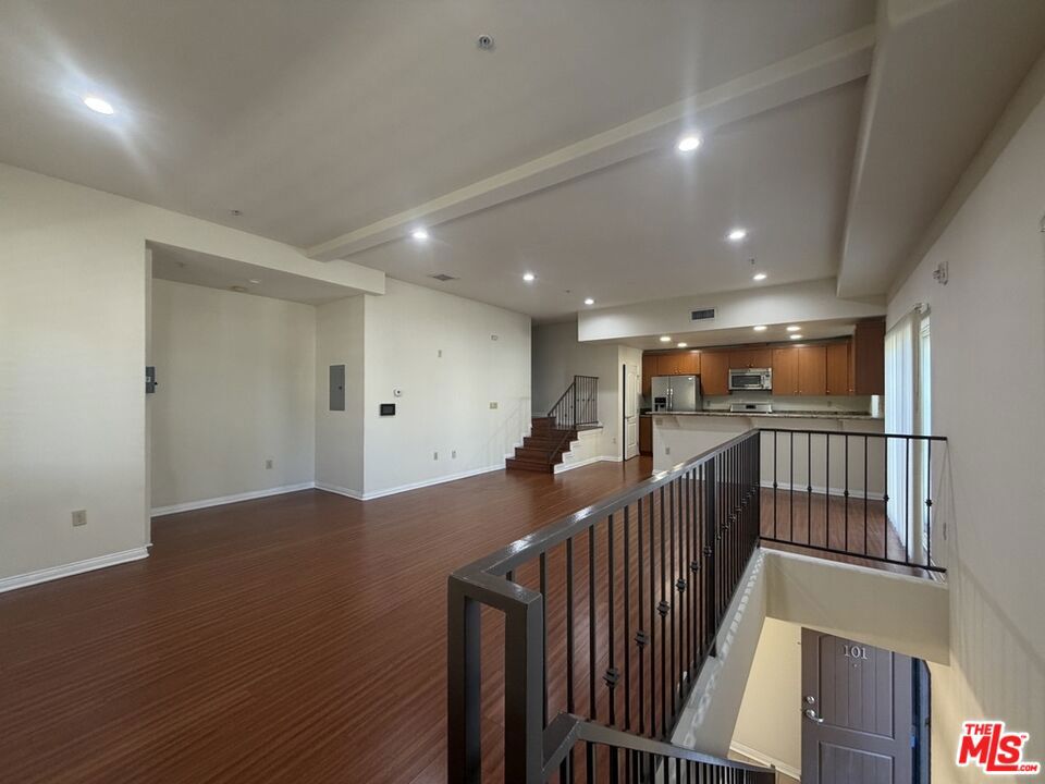 15024 Magnolia Boulevard, #101, Sherman Oaks, CA 91403