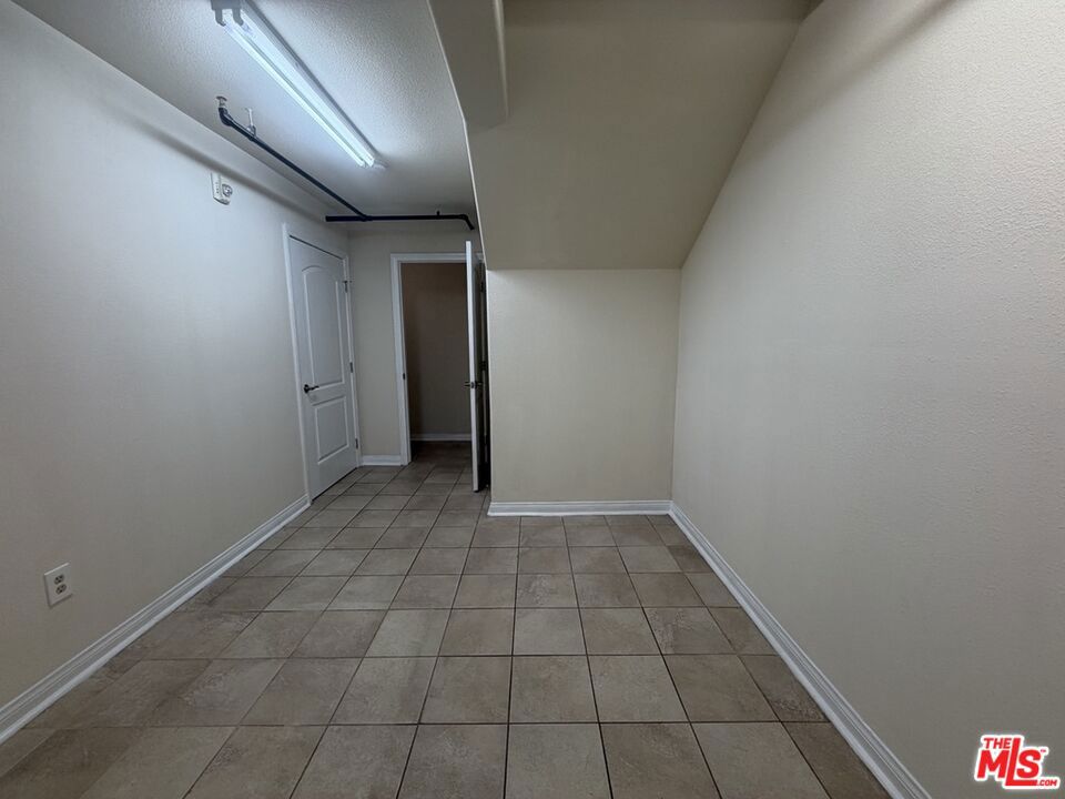 15024 Magnolia Boulevard, #101, Sherman Oaks, CA 91403