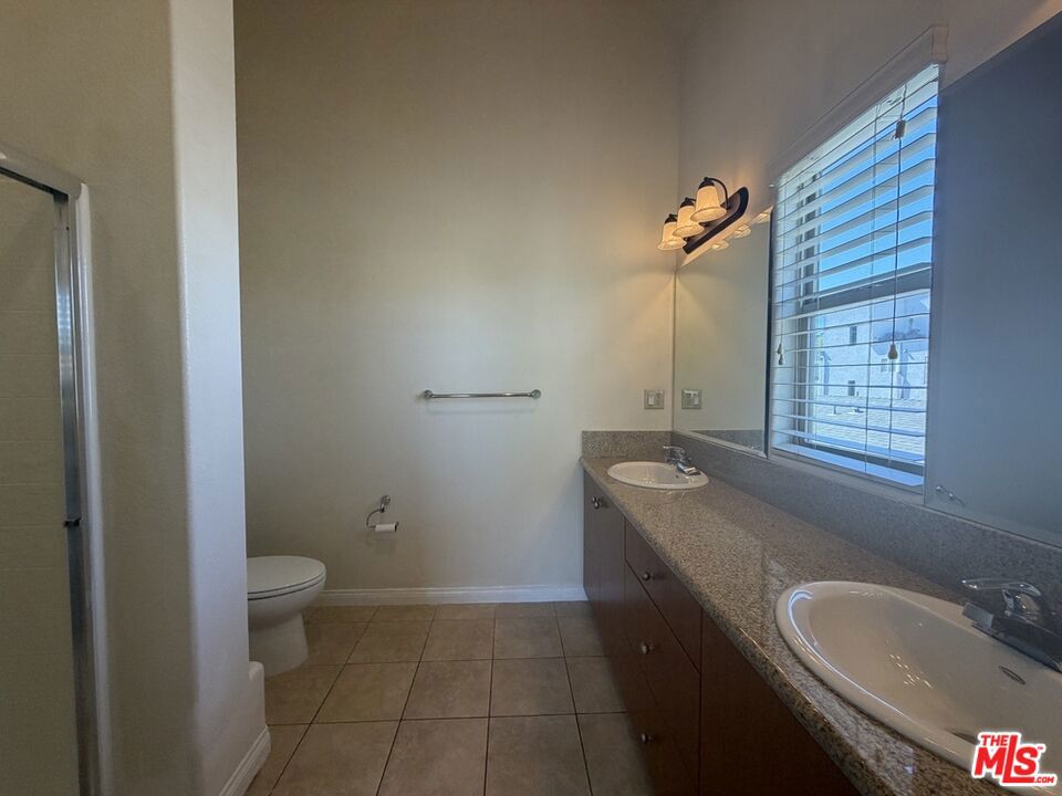 15024 Magnolia Boulevard, #101, Sherman Oaks, CA 91403