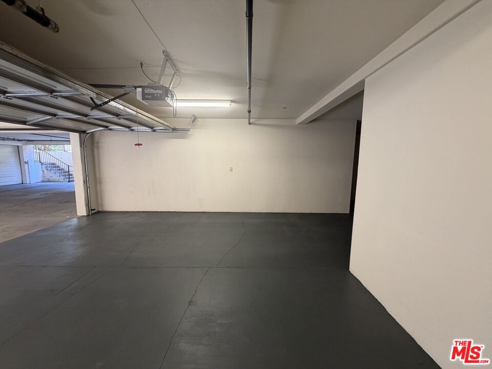 15024 Magnolia Boulevard, #101, Sherman Oaks, CA 91403