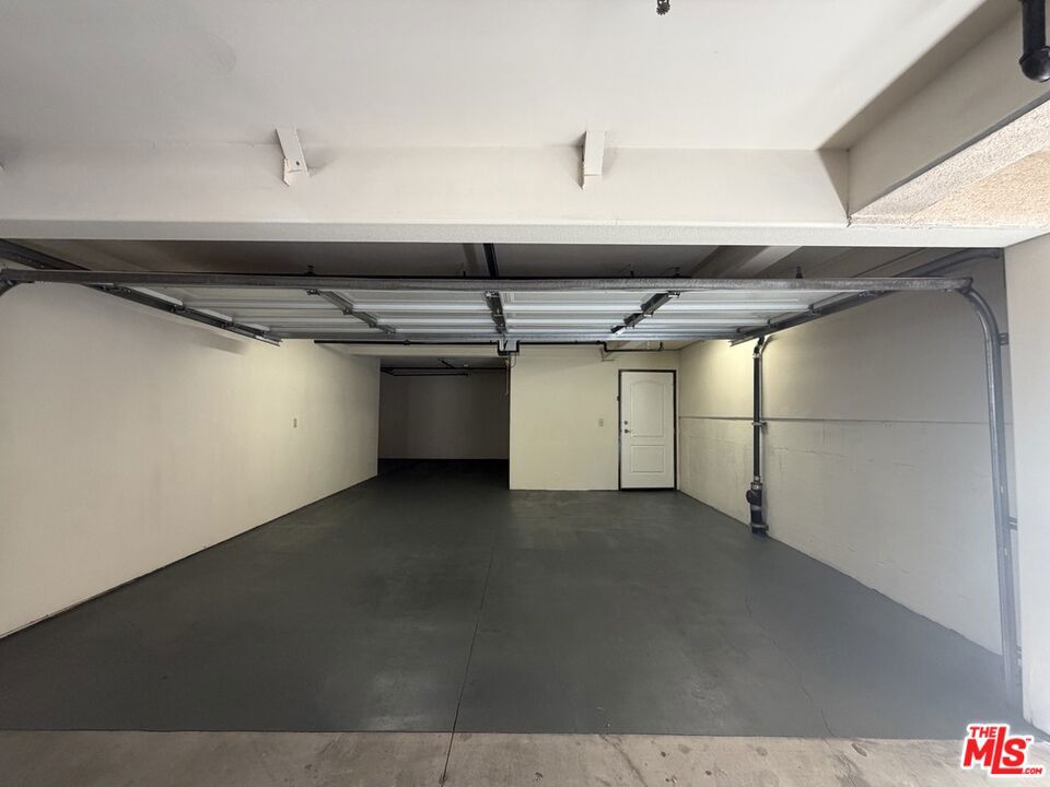 15024 Magnolia Boulevard, #101, Sherman Oaks, CA 91403