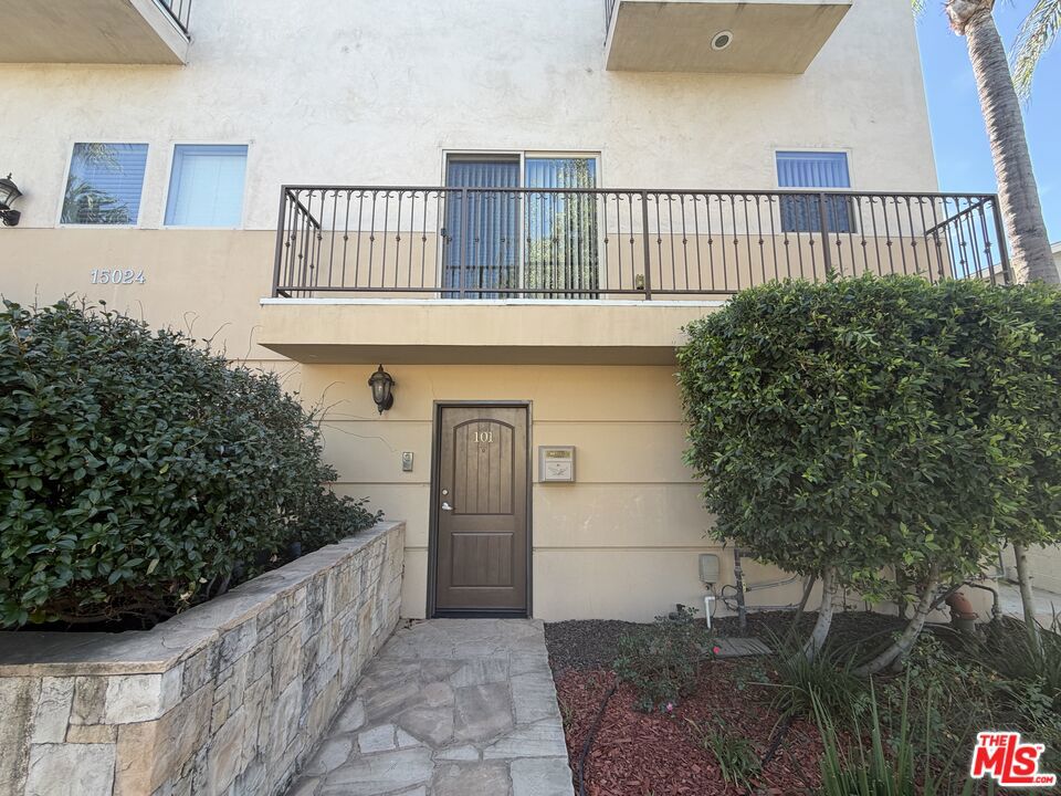 15024 Magnolia Boulevard, #101, Sherman Oaks, CA 91403