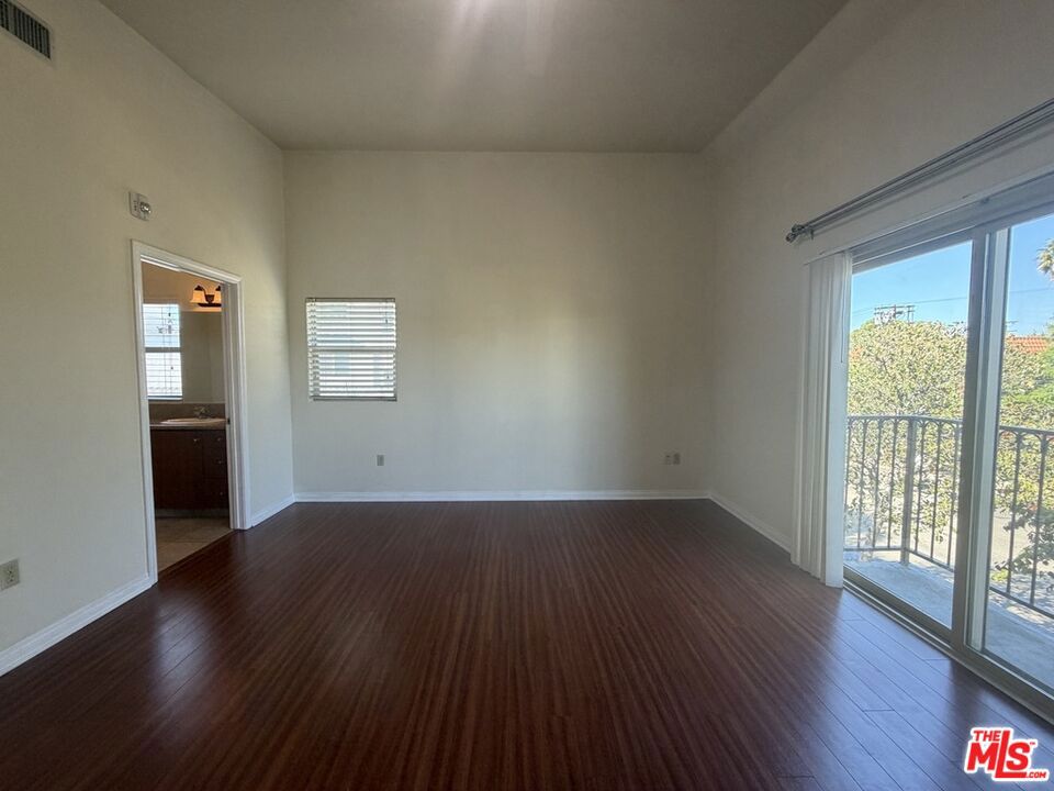 15024 Magnolia Boulevard, #101, Sherman Oaks, CA 91403