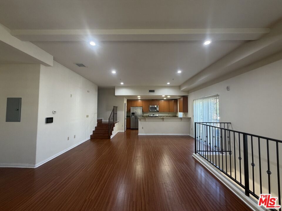 15024 Magnolia Boulevard, #101, Sherman Oaks, CA 91403