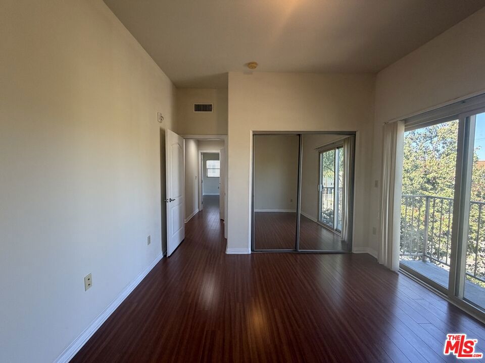 15024 Magnolia Boulevard, #101, Sherman Oaks, CA 91403
