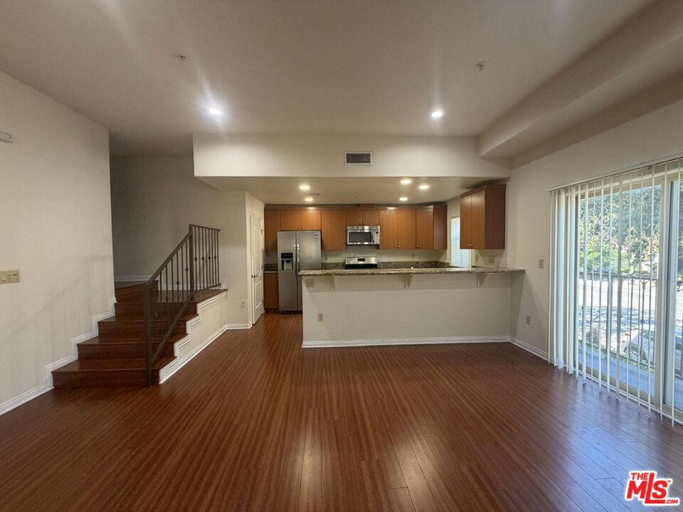 15024 Magnolia Boulevard, #101, Sherman Oaks, CA 91403
