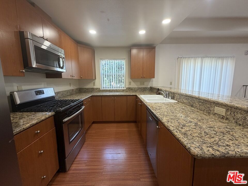 15024 Magnolia Boulevard, #101, Sherman Oaks, CA 91403