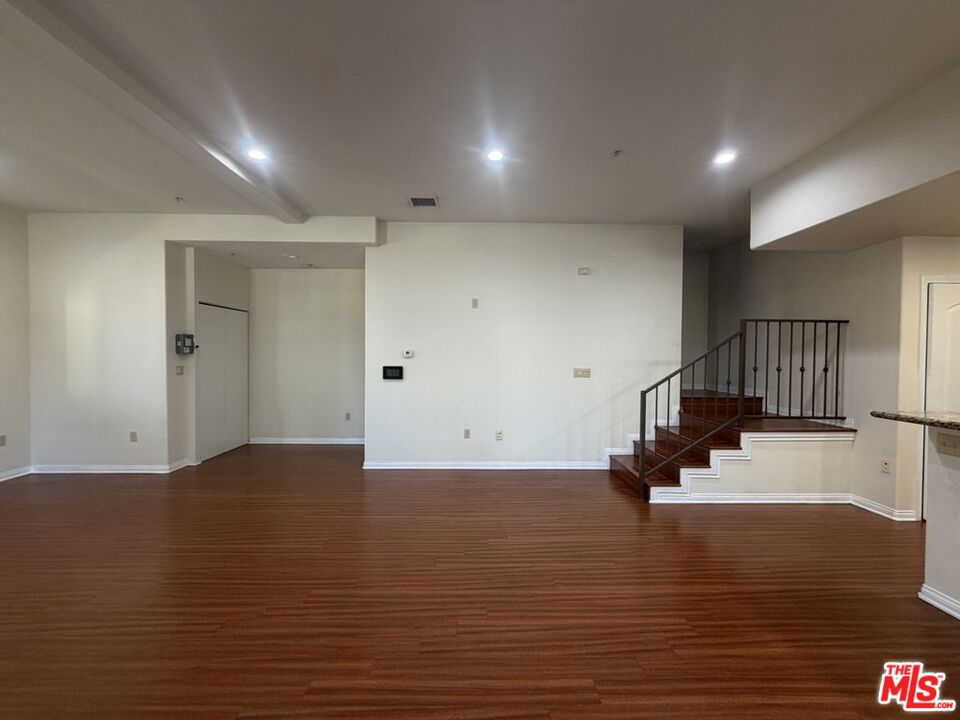 15024 Magnolia Boulevard, #101, Sherman Oaks, CA 91403