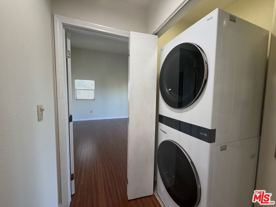 15024 Magnolia Boulevard, #101, Sherman Oaks, CA 91403