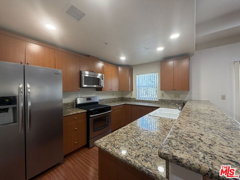 15024 Magnolia Boulevard, #101, Sherman Oaks, CA 91403