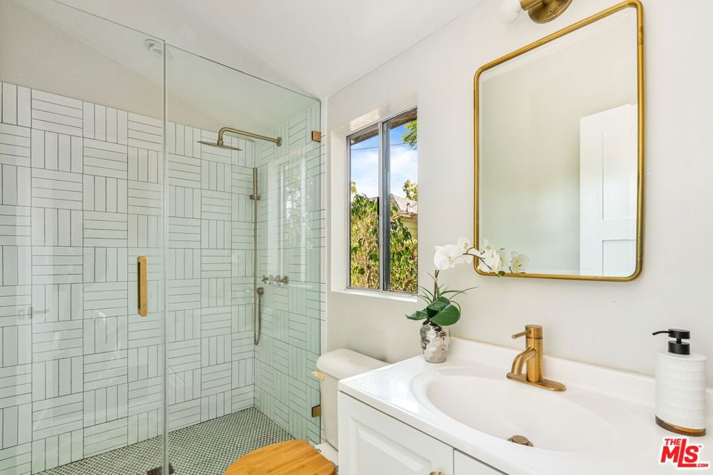 3917 Beethoven Street, Los Angeles, CA 90066
