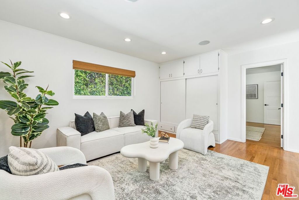 3917 Beethoven Street, Los Angeles, CA 90066