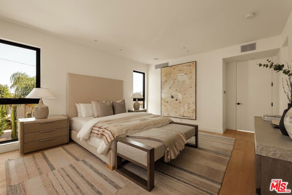 917 Hilldale Avenue, West Hollywood, CA 90069
