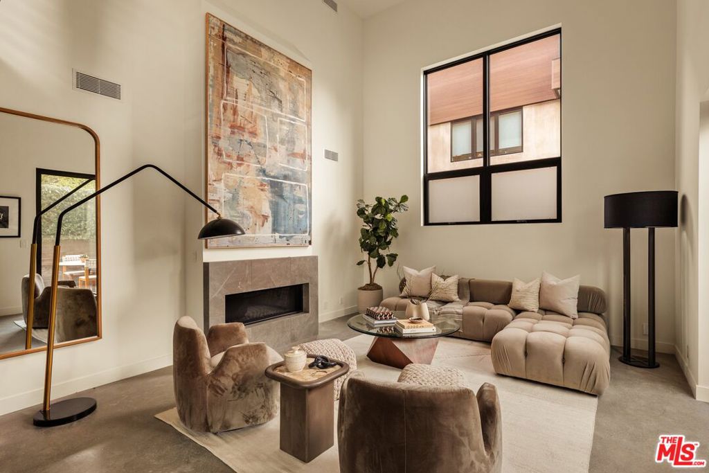 917 Hilldale Avenue, West Hollywood, CA 90069