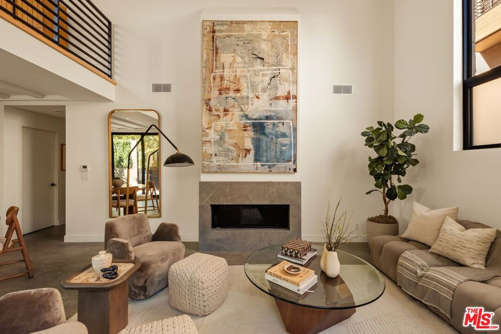 917 Hilldale Avenue, West Hollywood, CA 90069