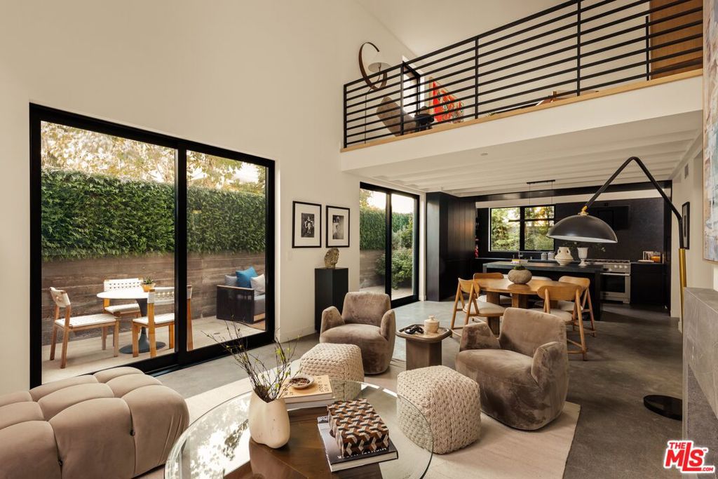 917 Hilldale Avenue, West Hollywood, CA 90069