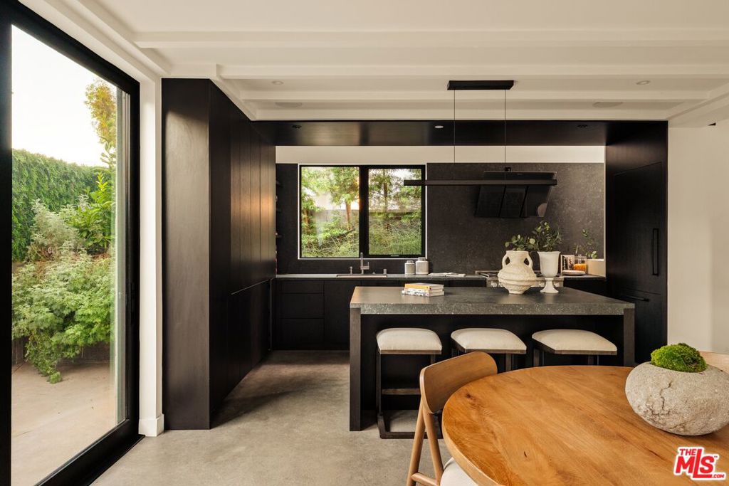 917 Hilldale Avenue, West Hollywood, CA 90069