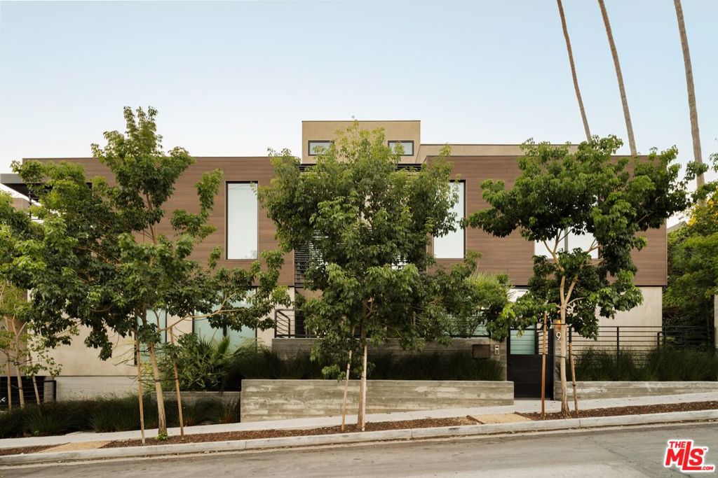 917 Hilldale Avenue, West Hollywood, CA 90069