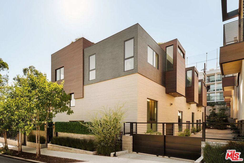 917 Hilldale Avenue, West Hollywood, CA 90069 917 Hilldale Avenue, West Hollywood, CA 90069