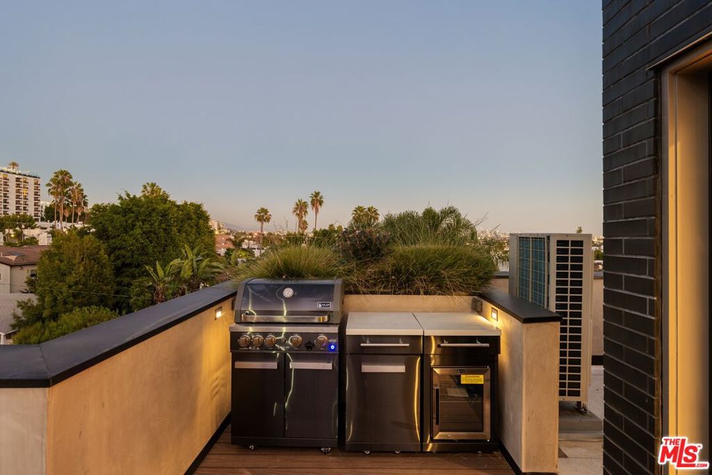 917 Hilldale Avenue, West Hollywood, CA 90069