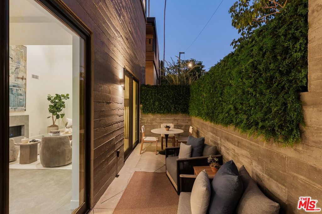 917 Hilldale Avenue, West Hollywood, CA 90069