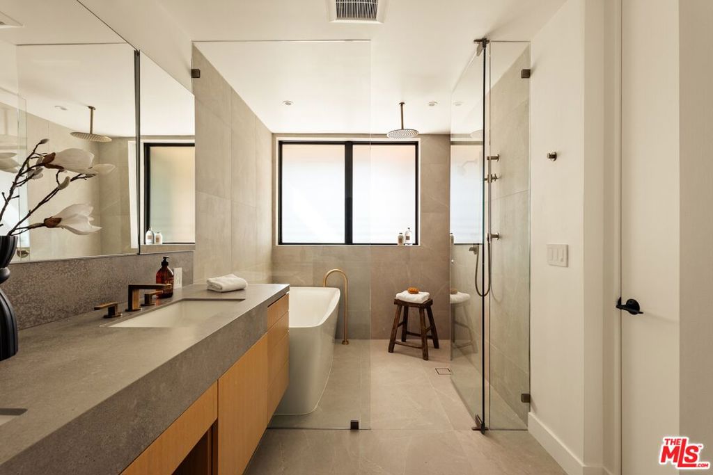 929 Hilldale Avenue, West Hollywood, CA 90069